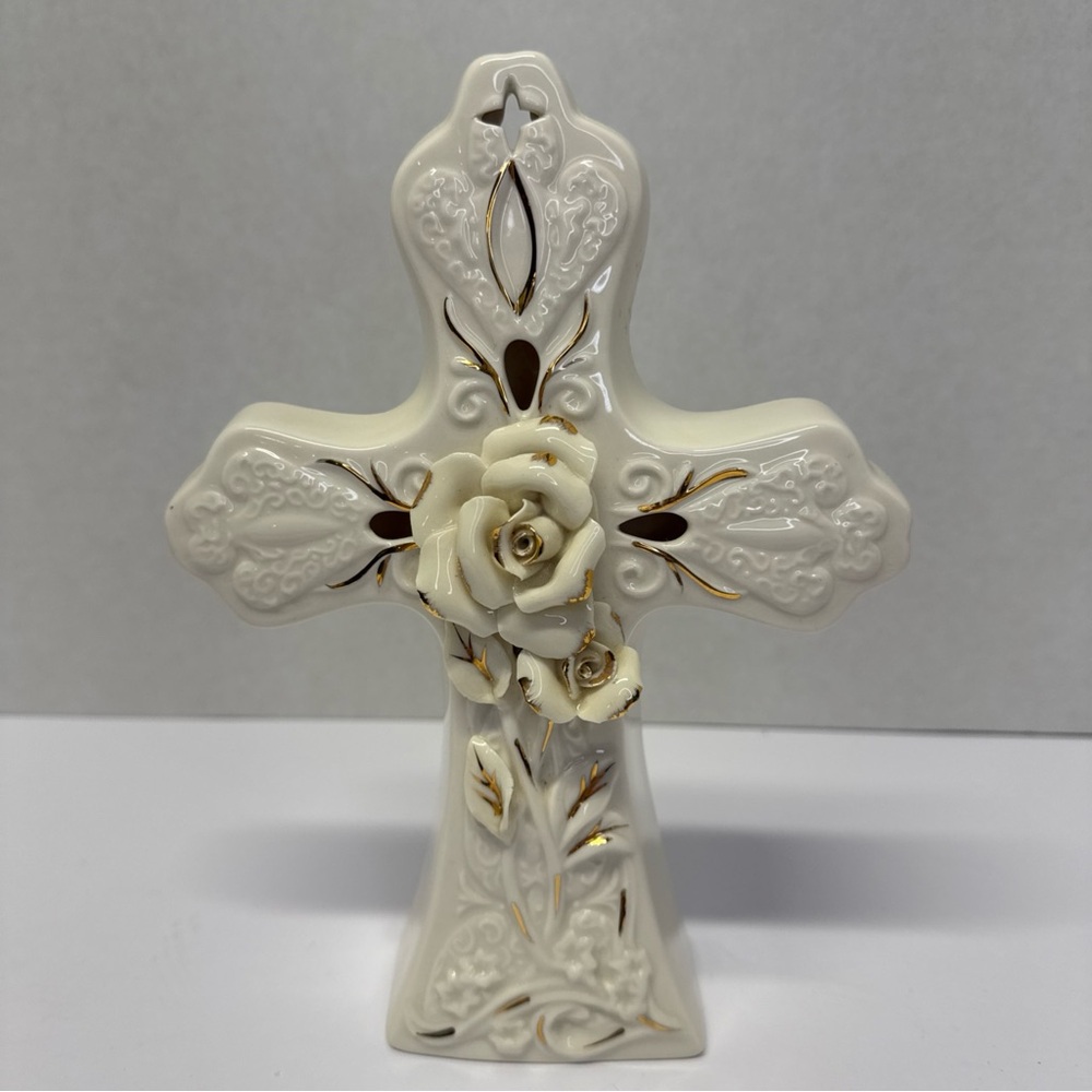 Avon Cross Light-Up LED Lights Cream W/Roses Gold Tipped 3D Tabletop Ceramic